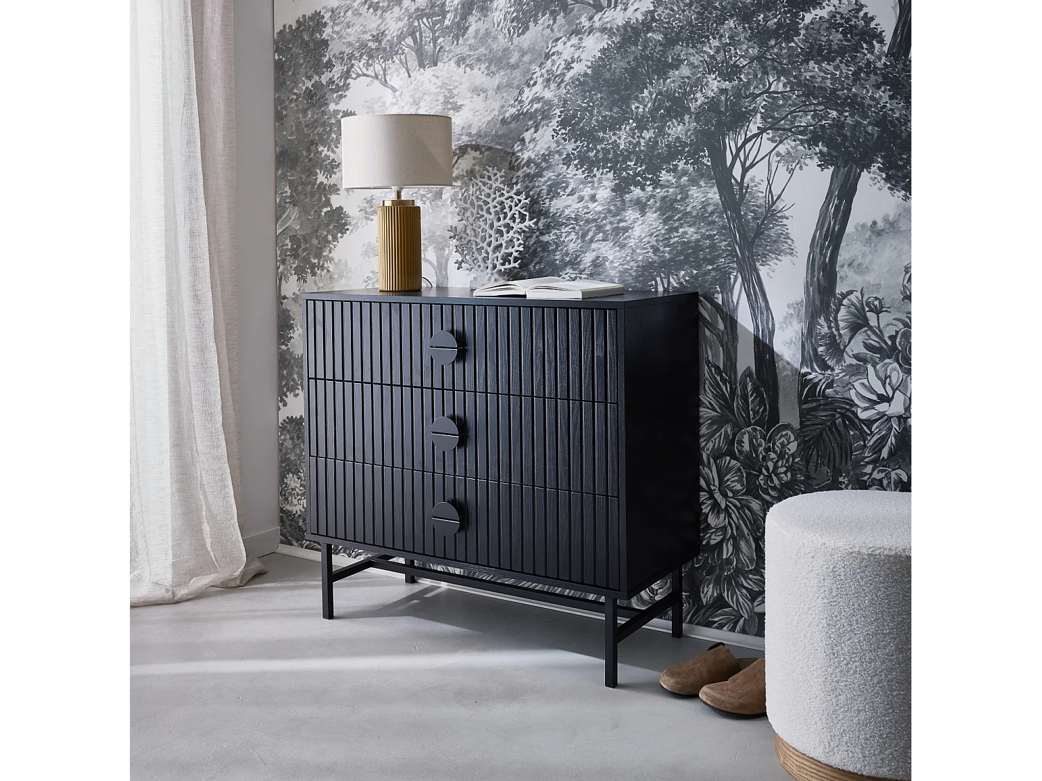 Cómoda con efecto madera y ranuras negras, 3 cajones negro