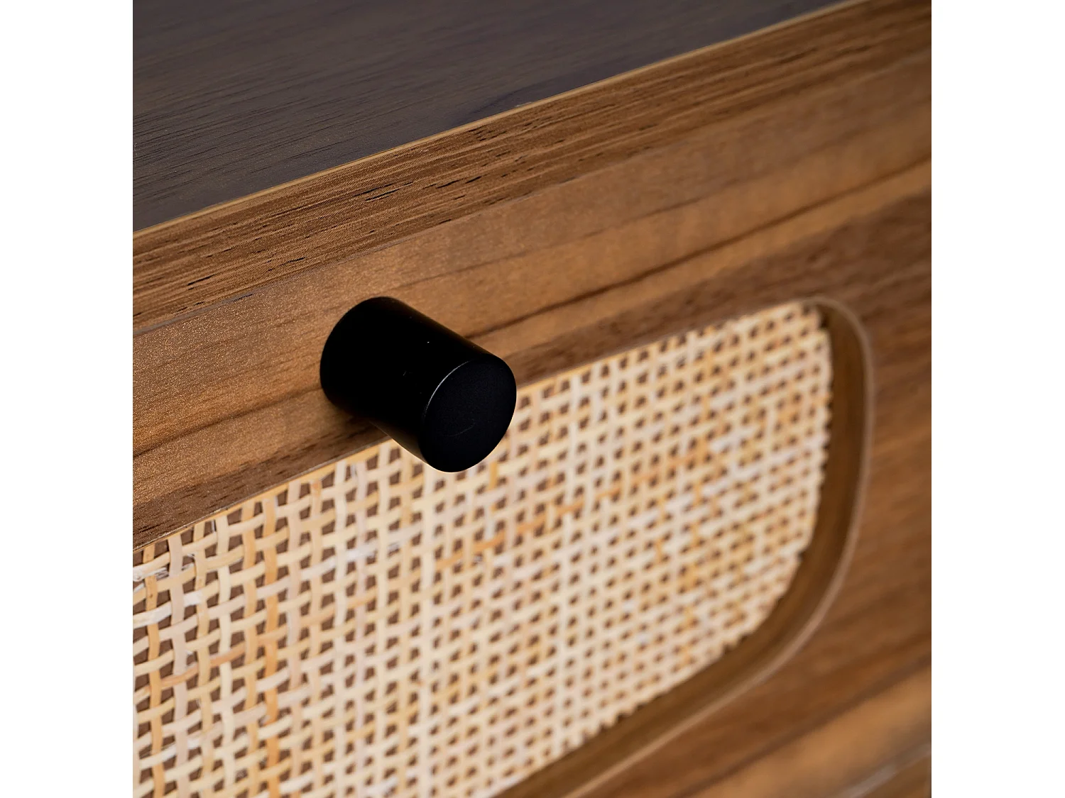 Bureau rétro décor bois et cannage avec piètement et poignées en métal noir