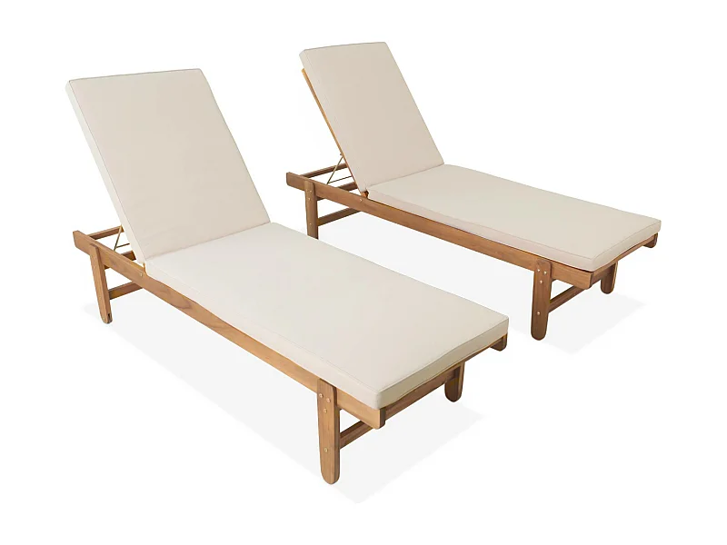 Set de 2 bains de soleil en Acacia – AREQUIPA – Transats avec coussins beige et roulettes. multi positions