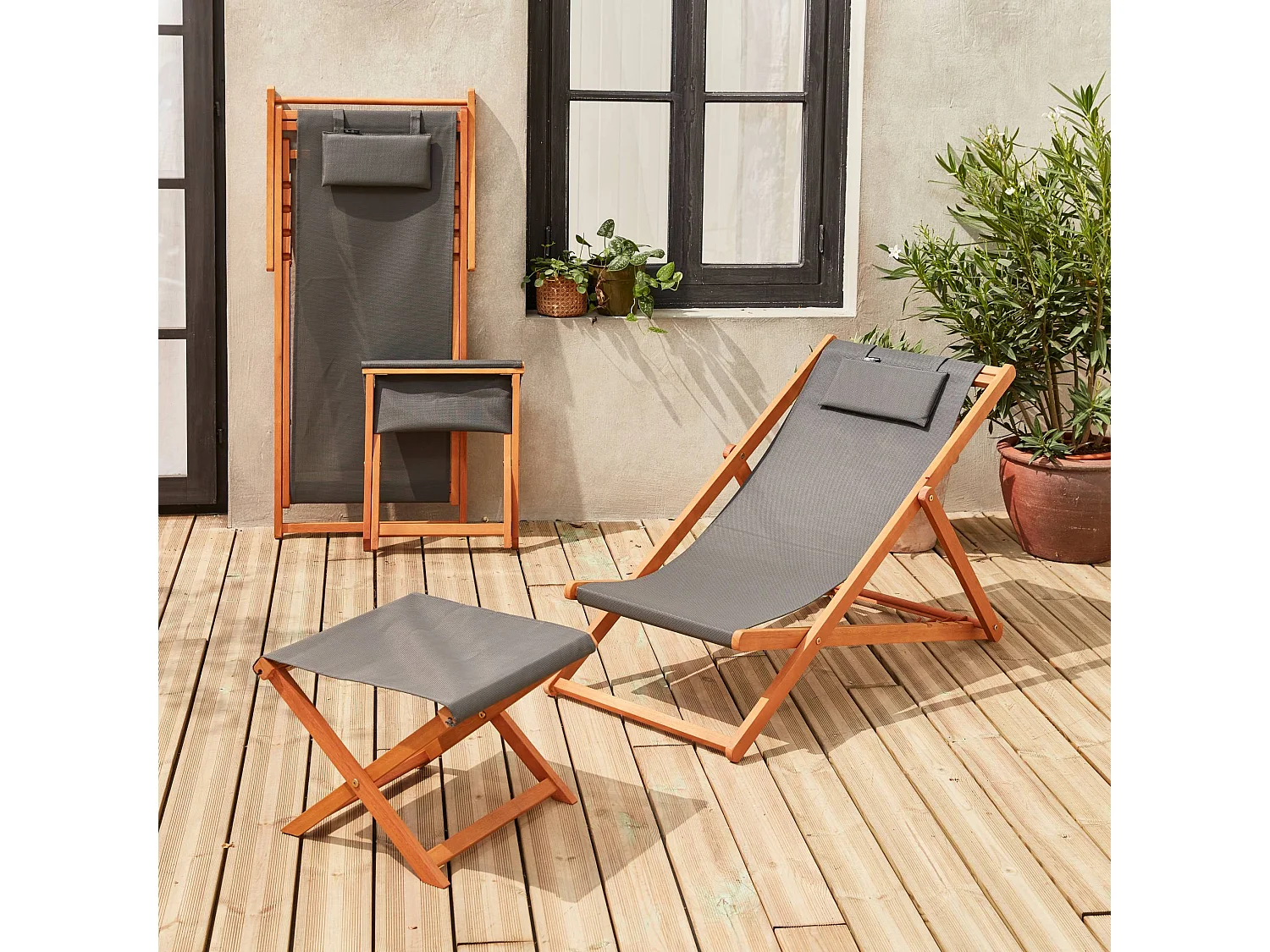 Chiliennes bois - Creus - 2 transats en bois d'Eucalyptus huilé avec coussin repose-tête gris et repose-pieds