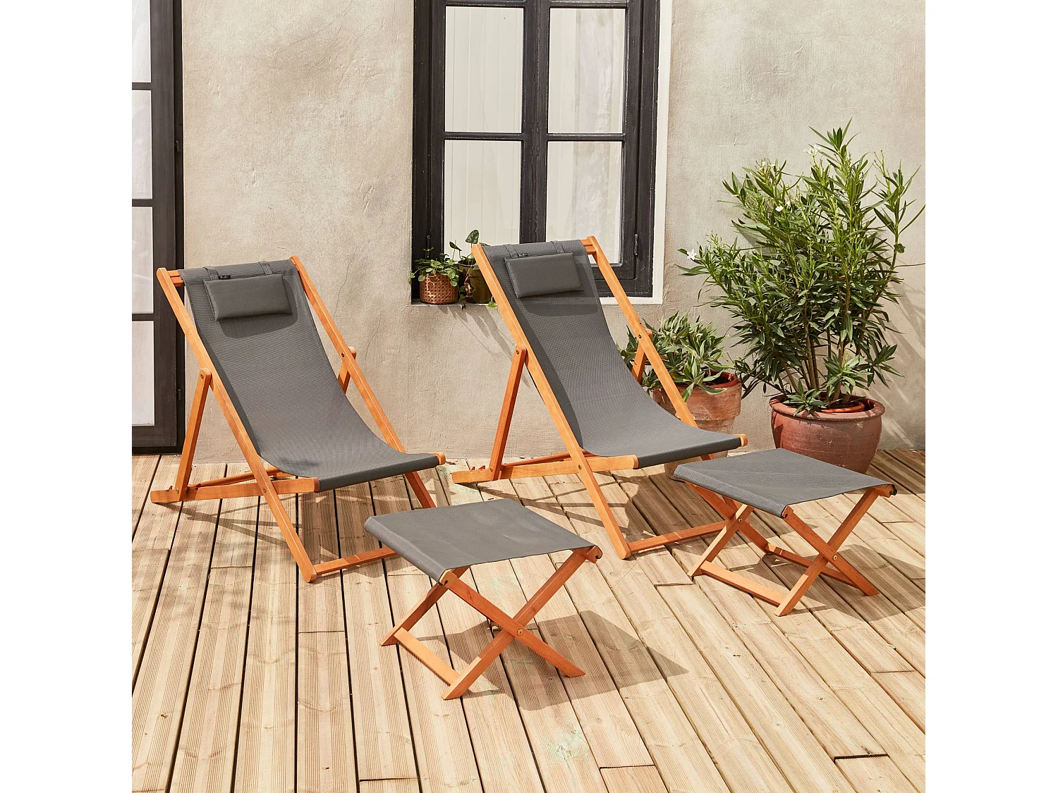 Chiliennes bois - Creus - 2 transats en bois d'Eucalyptus huilé avec coussin repose-tête gris et repose-pieds