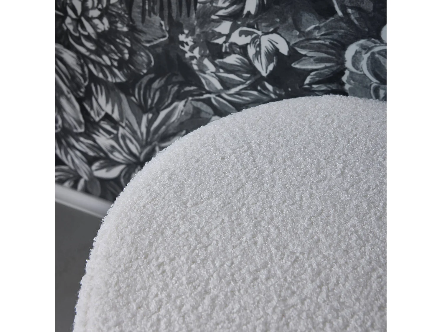 Sgabello scandinavo bouclé, bianco