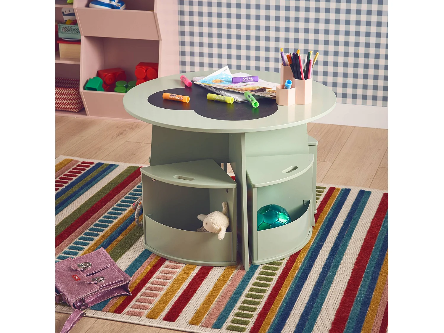 Mesa con pizarra y 4 sillas con almacenaje para niños verde