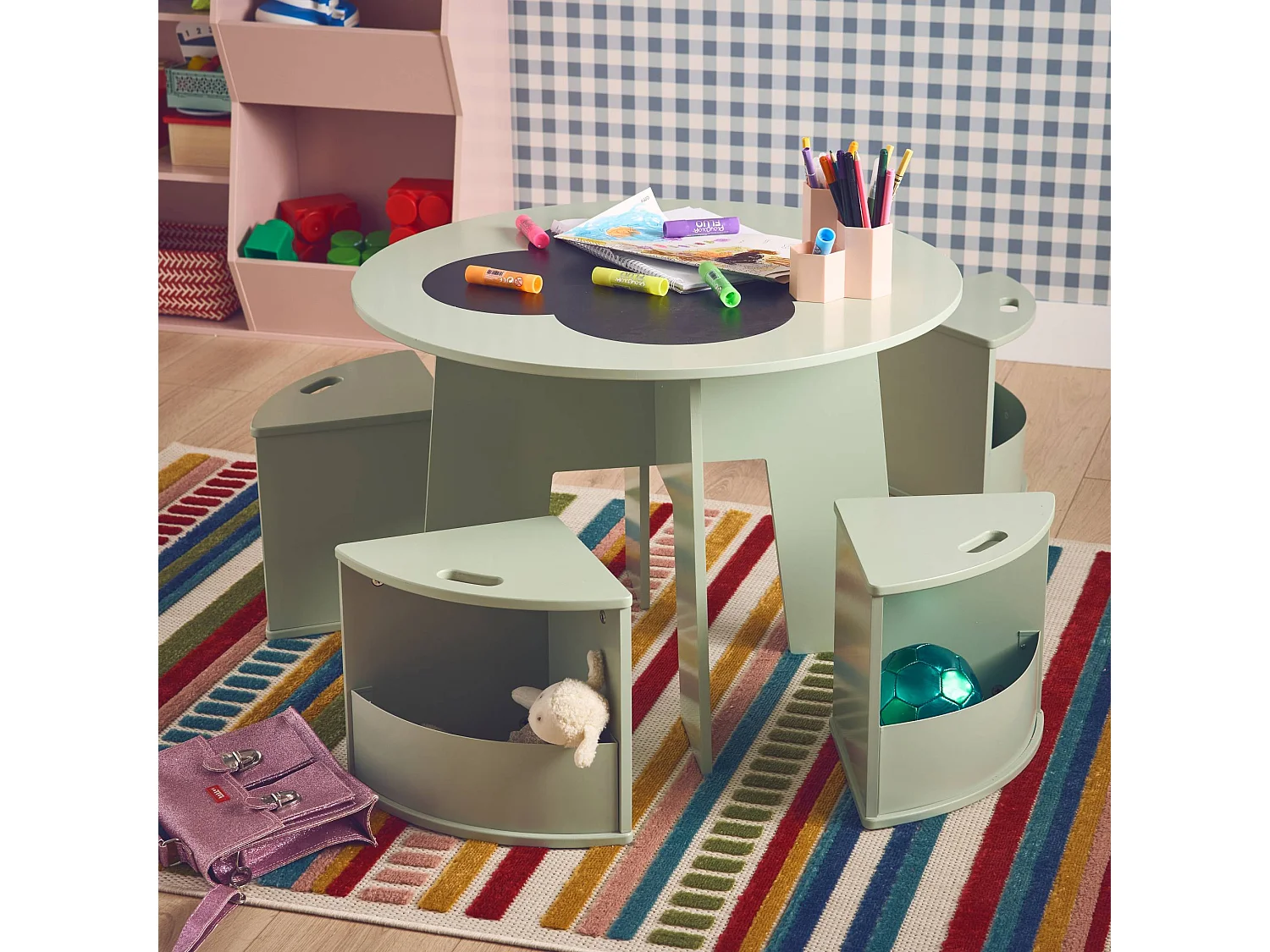 Mesa con pizarra y 4 sillas con almacenaje para niños verde