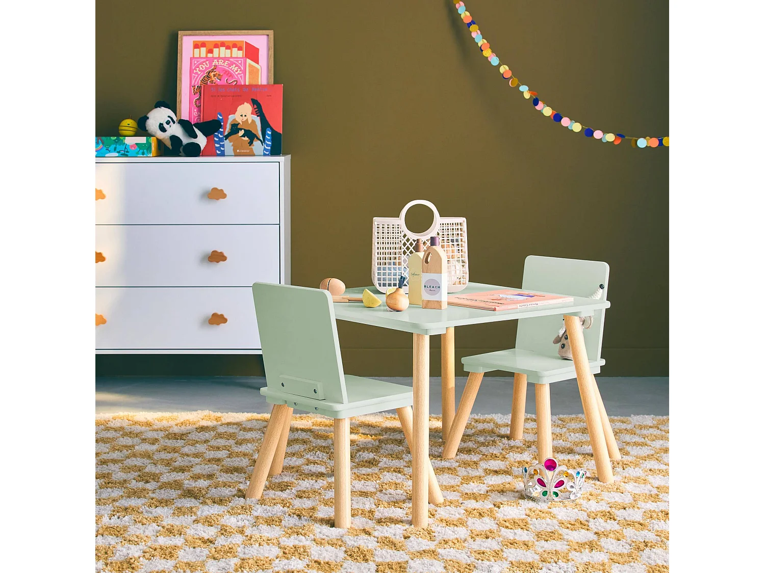 Tavolo quadrato per bambini con 2 sedie verde