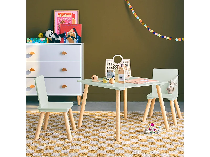 Table carrée enfant avec 2 chaises. pieds en pin. vert