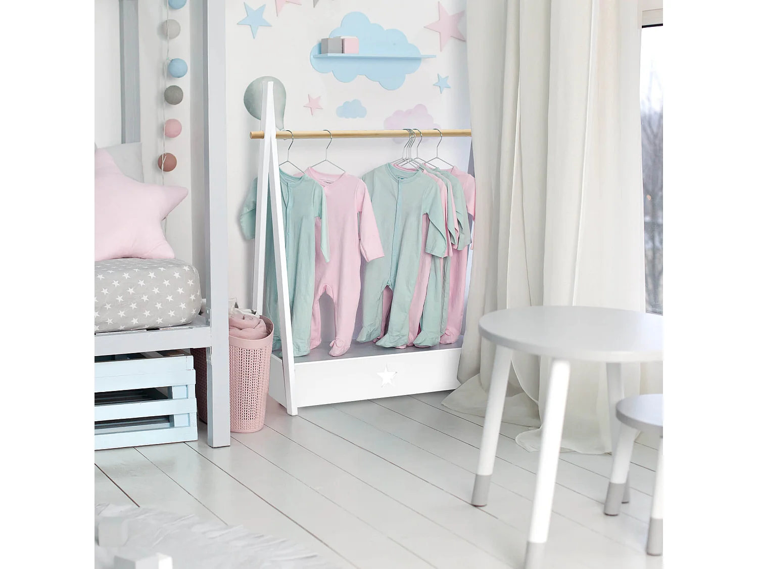 Rebecca Mobili Cabide para Roupa Crianças Montessori Branco MDF Pinho com Prateleira