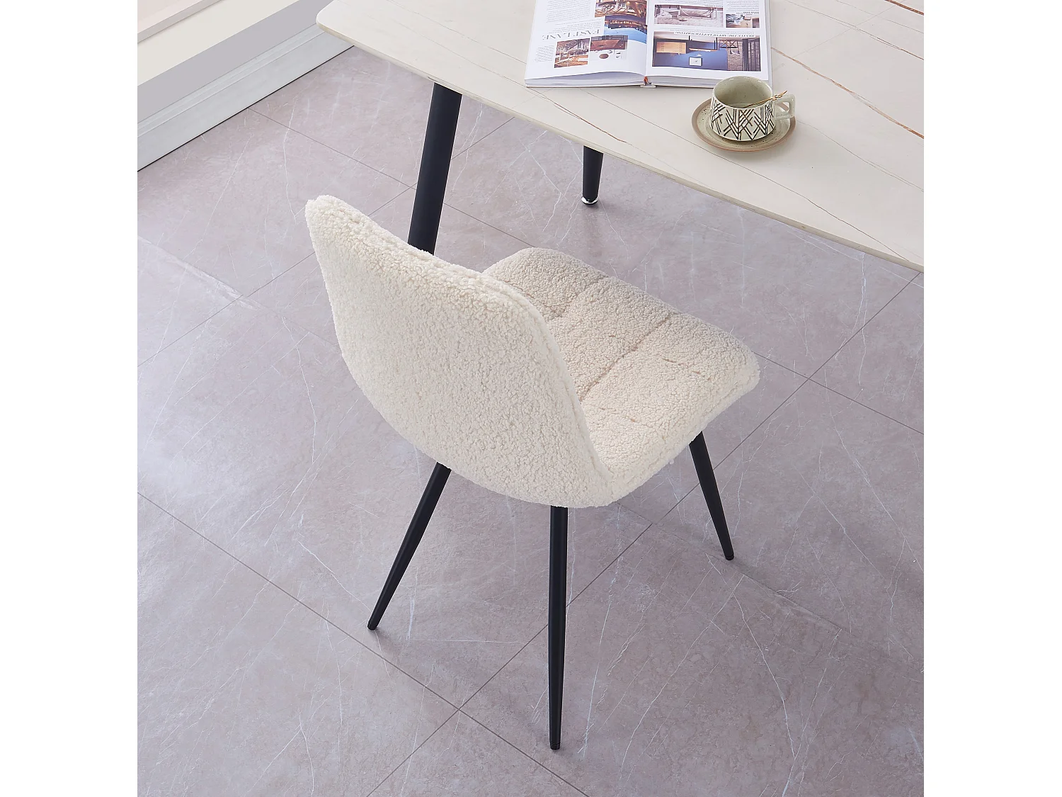 Lot de 2 chaises scandinaves en métal et bouclettes blanches