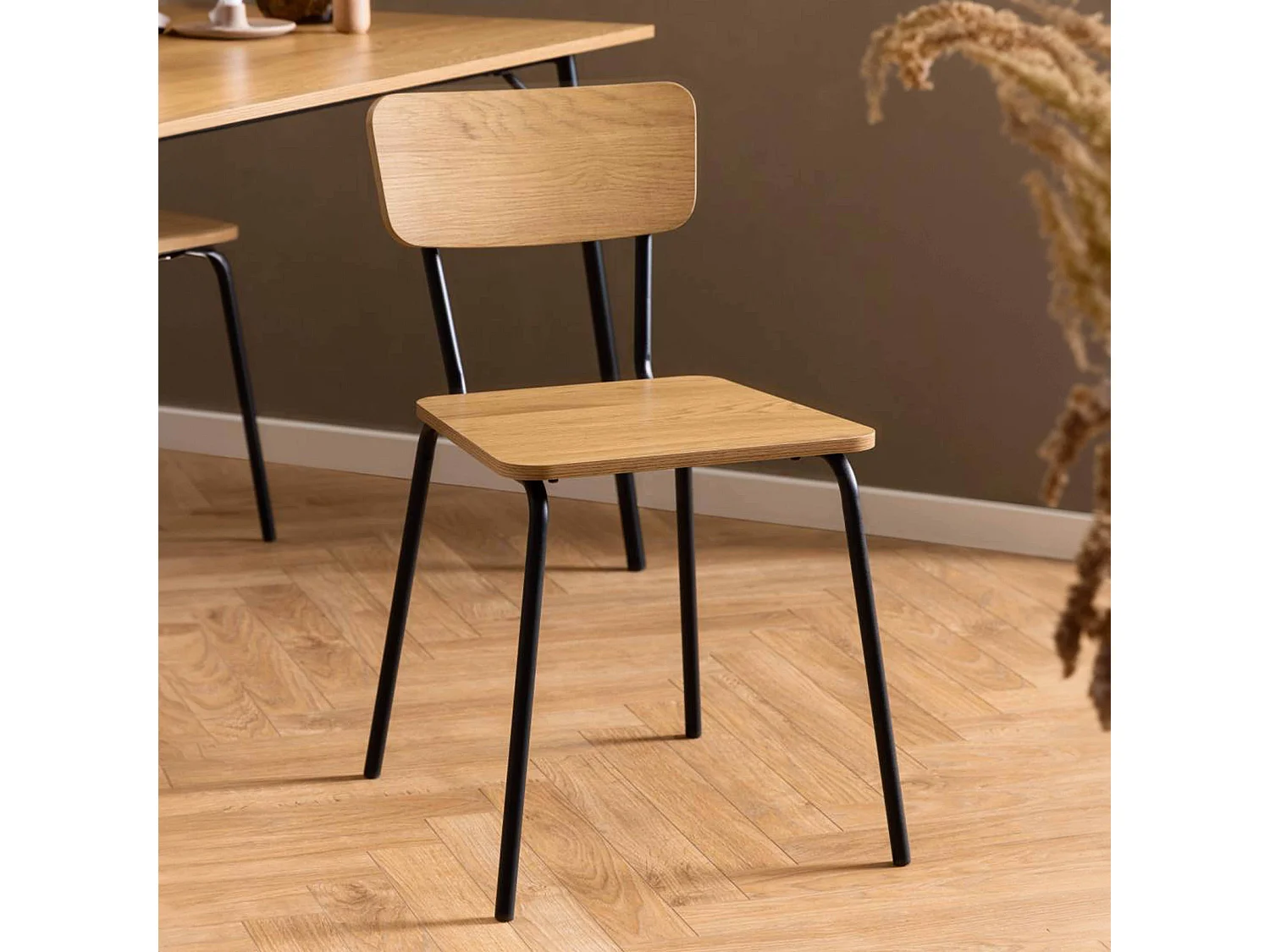 Lot de 4 chaises en acier effet chêne