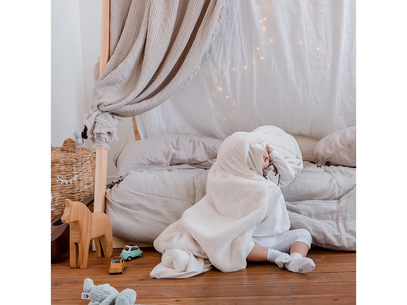 Lit tipi enfant Montessori au sol 90x190cm