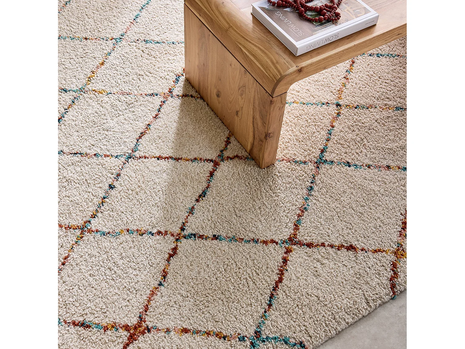 Alfombra interior estilo shaggy bereber crema y multicolor