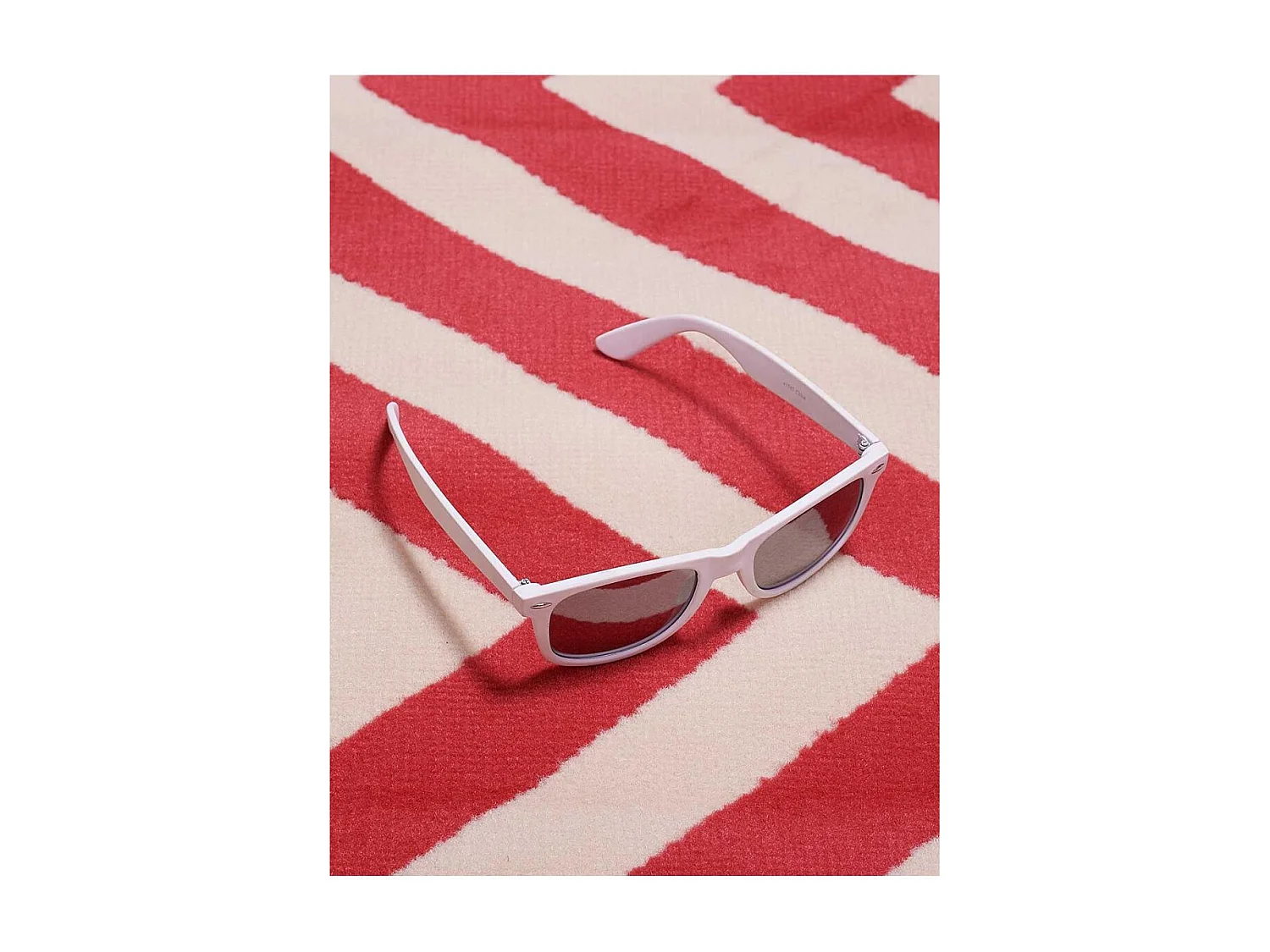 tapis chambre 60x110 tissé corail rectangle motif géométrique LYN49 NICE