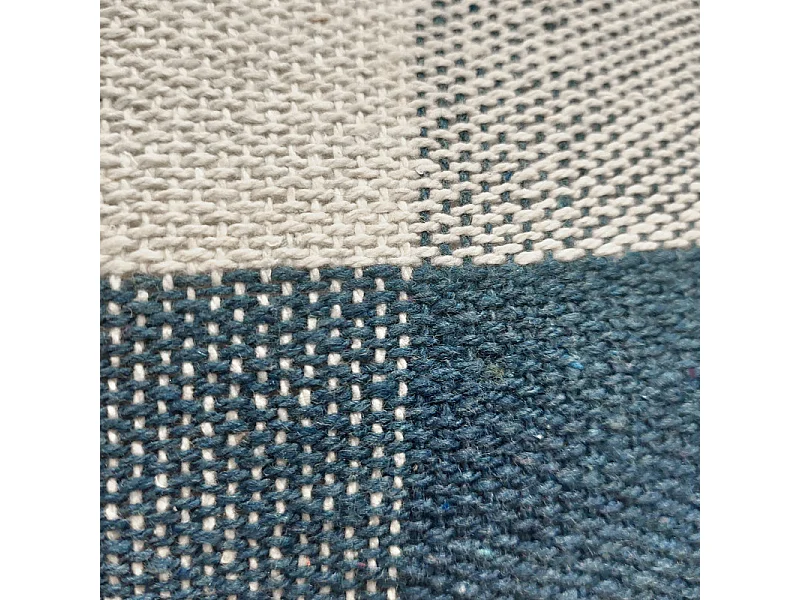 Coussin carré 40 x 40 cm coton brodé avec carreaux bleu – ATLAS