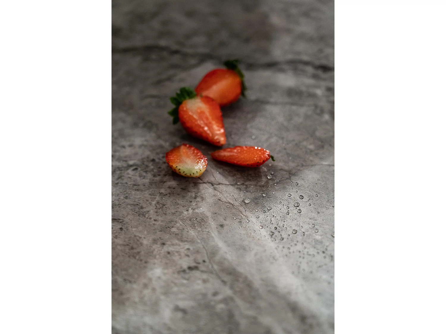 Loki - Fester Tisch (120 x 120 cm) aus massiver anthrazitfarbener Keramik