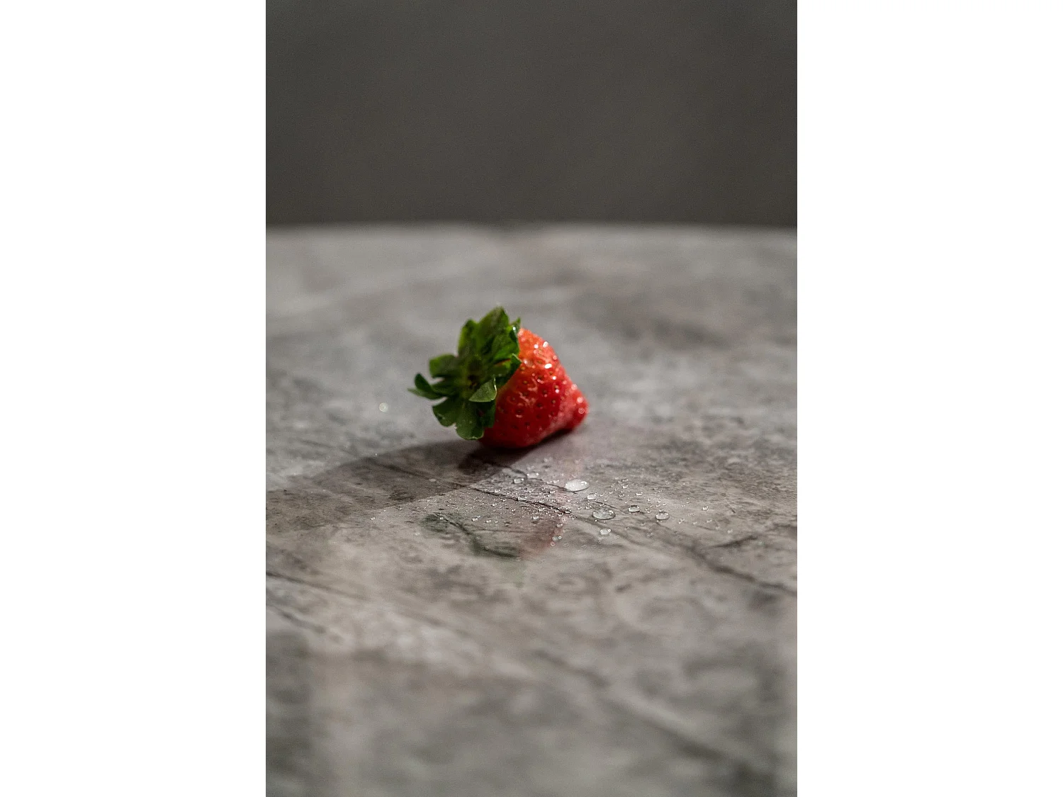 Loki - Fester Tisch (120 x 120 cm) aus massiver anthrazitfarbener Keramik