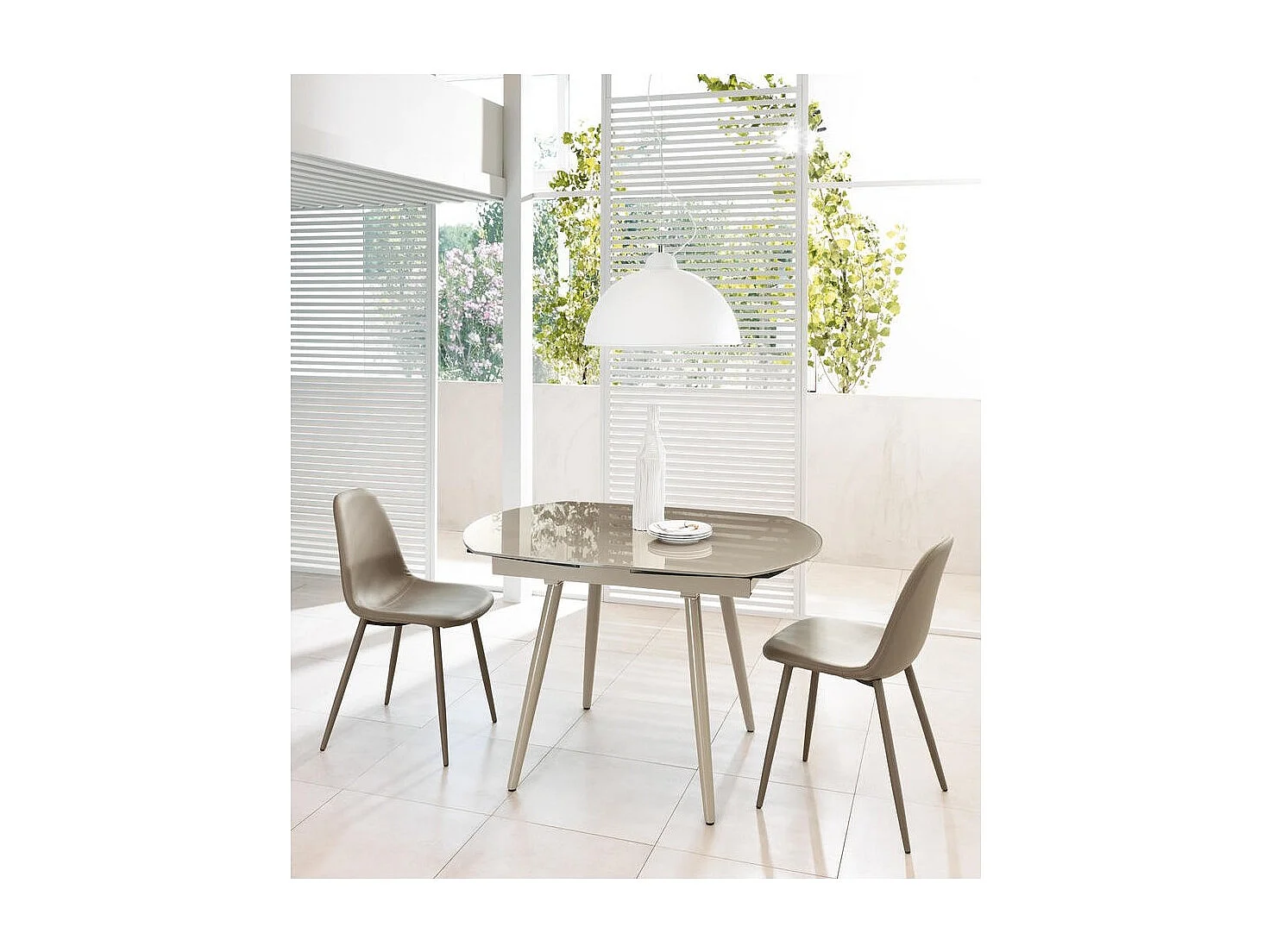 Table extensible Kyoto Four en verre trempé gris tourterelle jusqu'à 180 cm