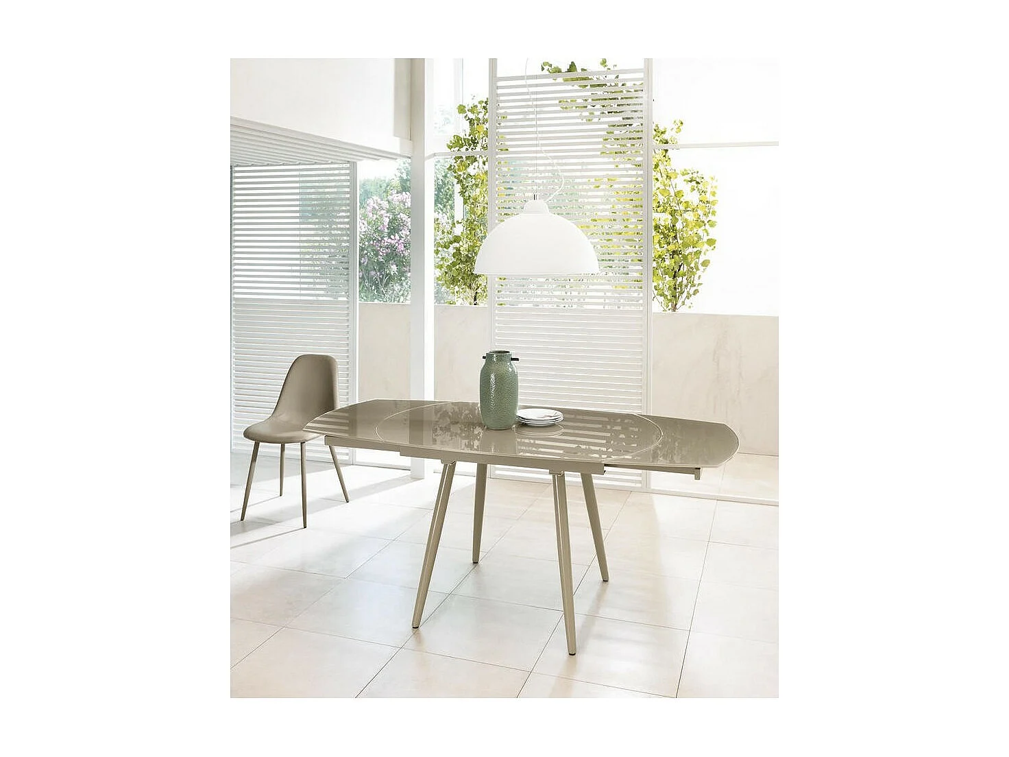 Table extensible Kyoto Four en verre trempé gris tourterelle jusqu'à 180 cm