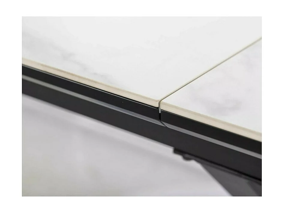 Tavolo da pranzo allungabile Tommy in ceramica bianca effetto marmo 160-200 cm