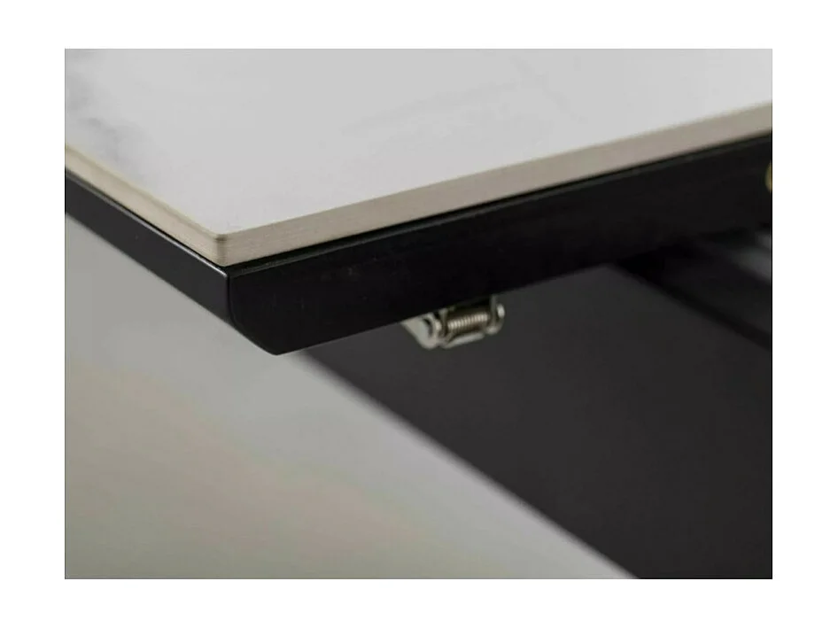 Tavolo da pranzo allungabile Tommy in ceramica bianca effetto marmo 160-200 cm