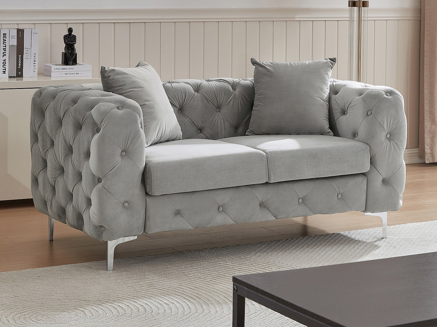 2-seters Chesterfield sofa i lysegrå fløyel EDWINA
