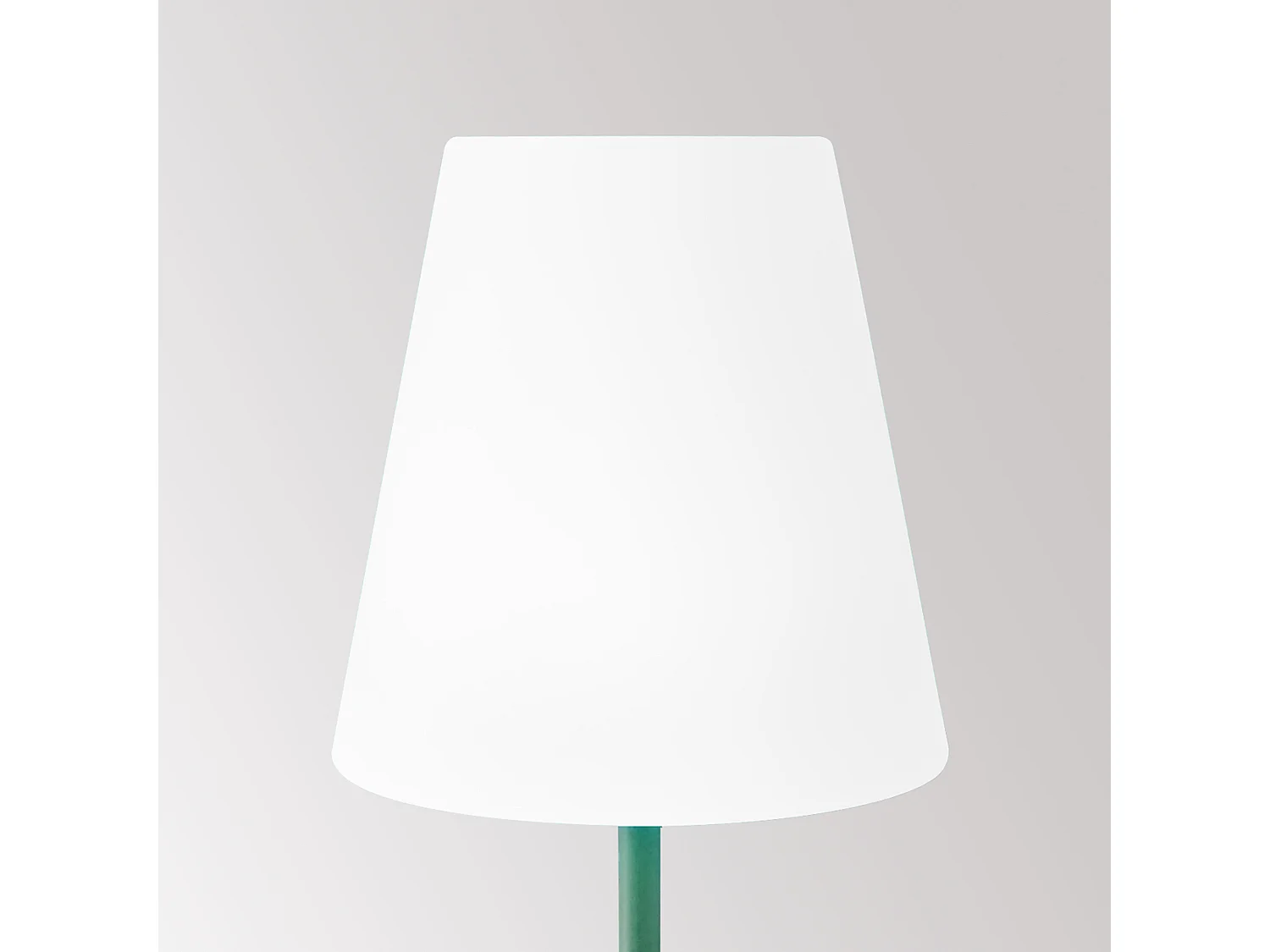 Lampadaire en acier vert