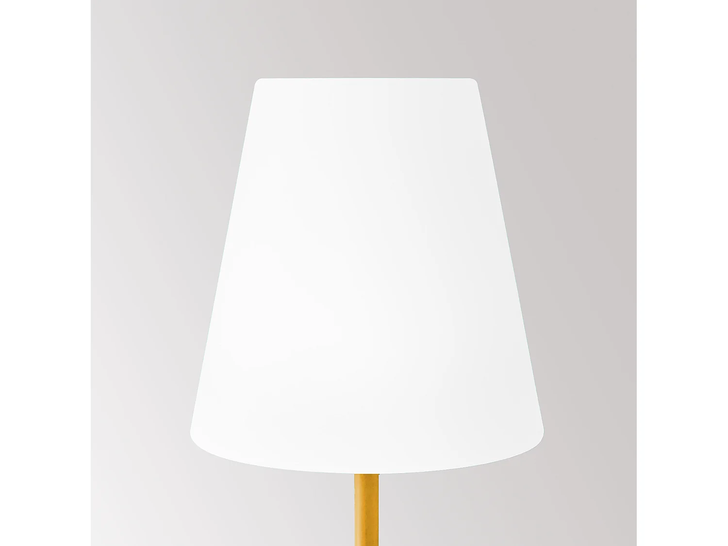 Lampadaire en acier jaune