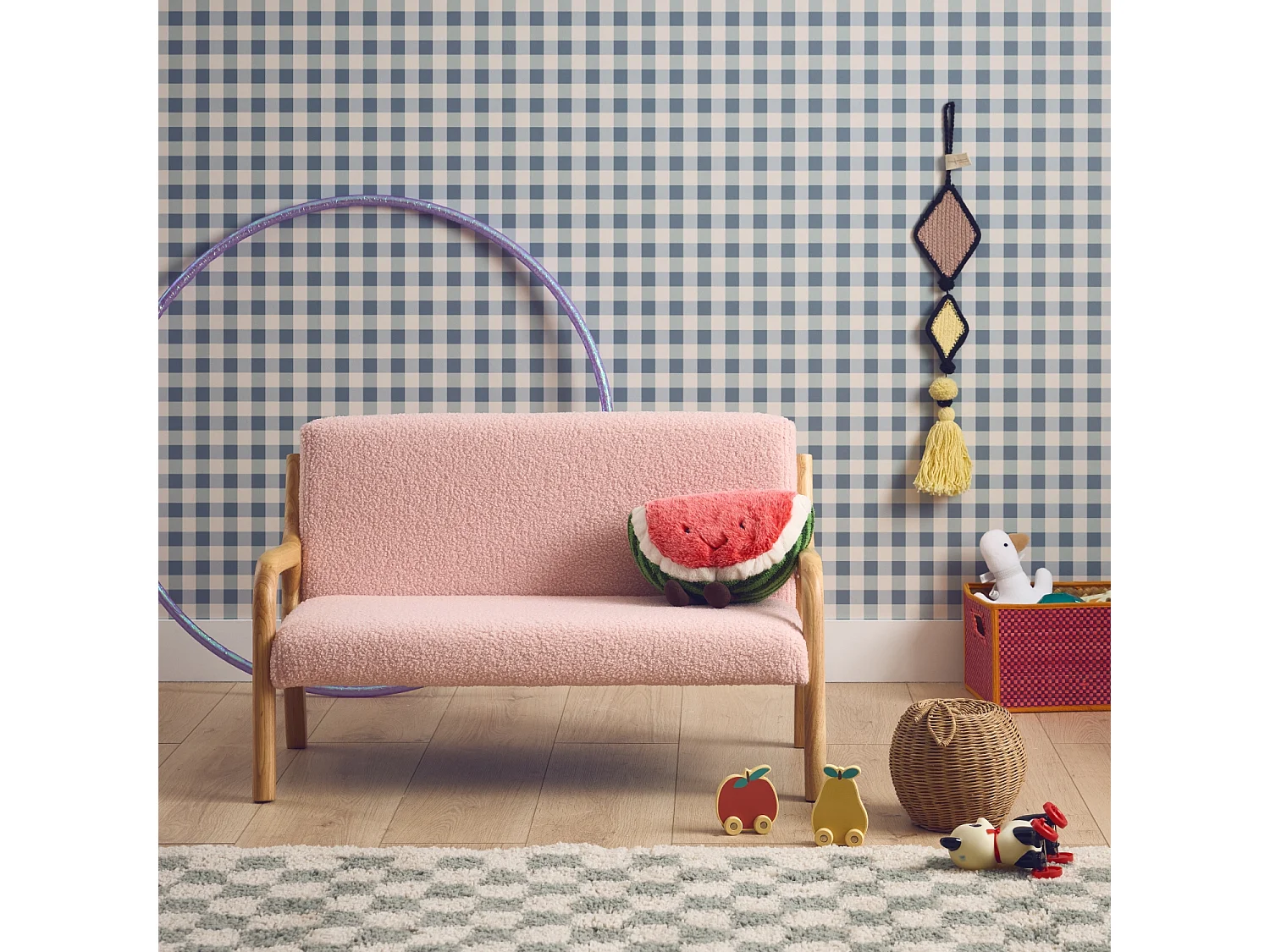 Banquette scandinave enfant en bois et tissu bouclette rose 2 places