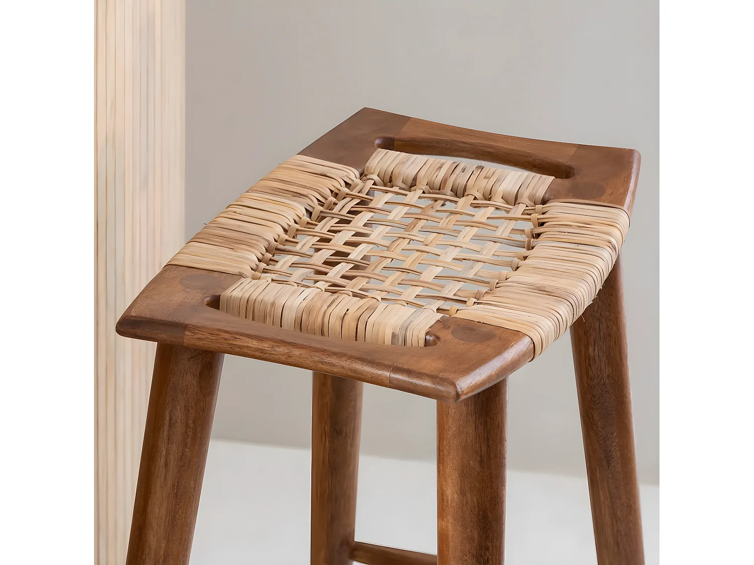 Taburete de bar de mango Suzanna - Elegancia y confort para tu interior