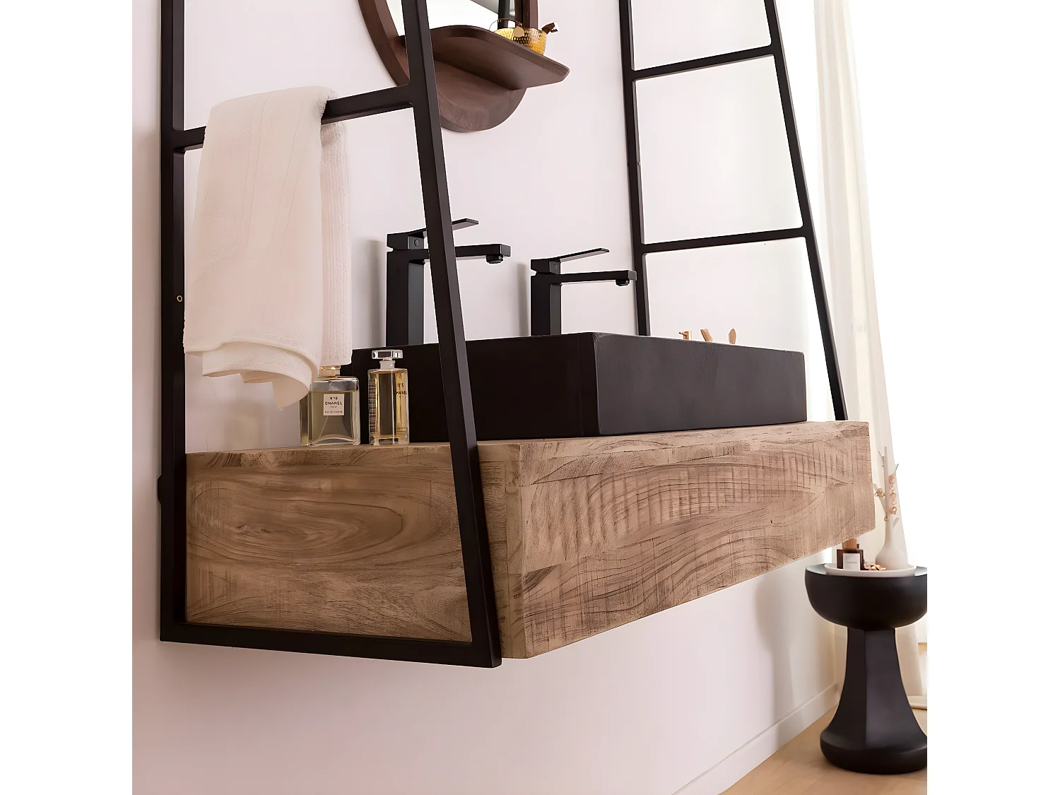 Mueble de baño suspendido de madera de mango Amal con 2 lavabos de apoyo y almacenamiento