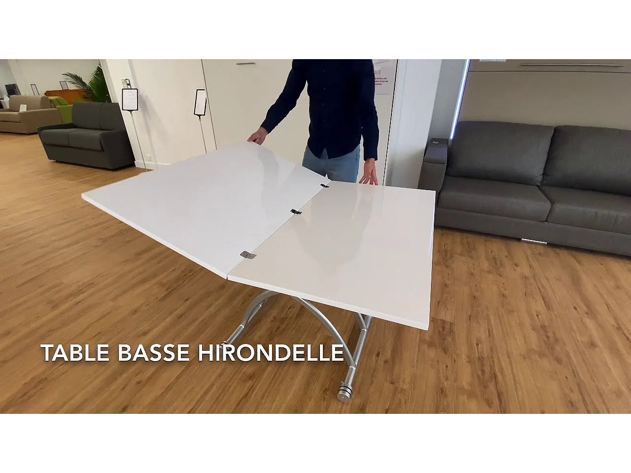 Table relevable extensible HIRONDELLE compacte laquée gris béton pied chromé argenté