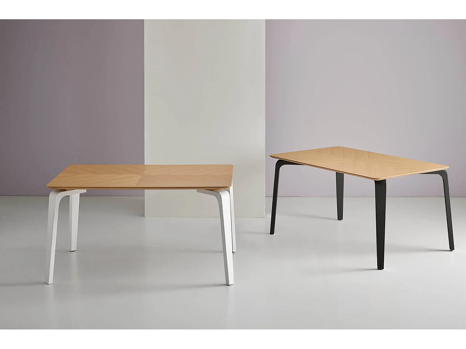 Table rectangulaire Spinak en chêne clair et pieds laqués – Sobriété et élégance naturelle-Couleur Naturel/Noir