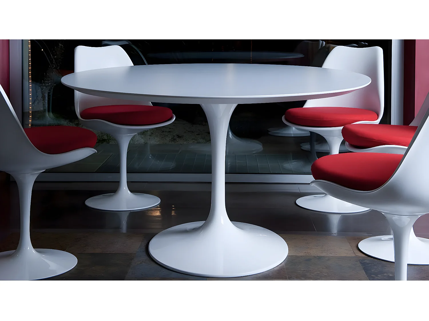 Table tulipe ronde-Plateau Blanc mat-Diamètre 130 cm-Piètement Blanc mat