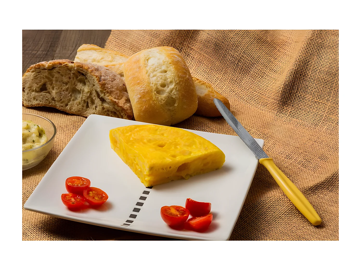 Zestaw 12 noży stołowych z nierdzewnej stali martensytycznej z odporną na wodę rękojeścią