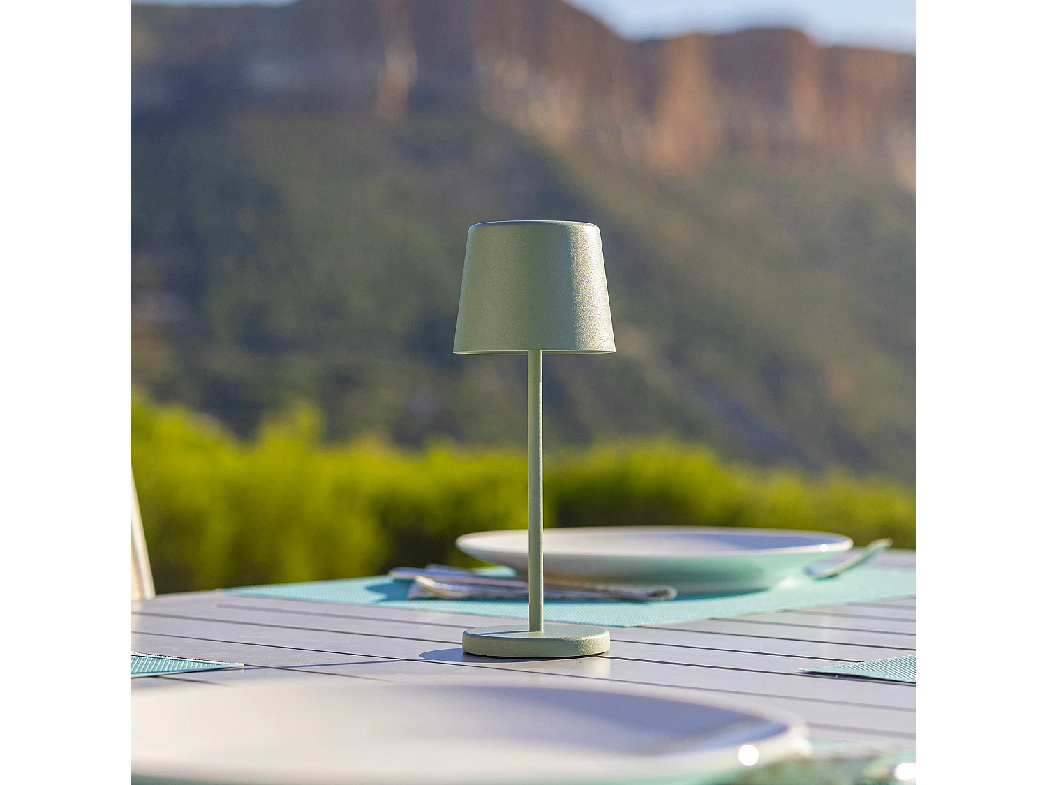 Mini lampe de table KELLY MINI Vert olive Aluminium H22cm