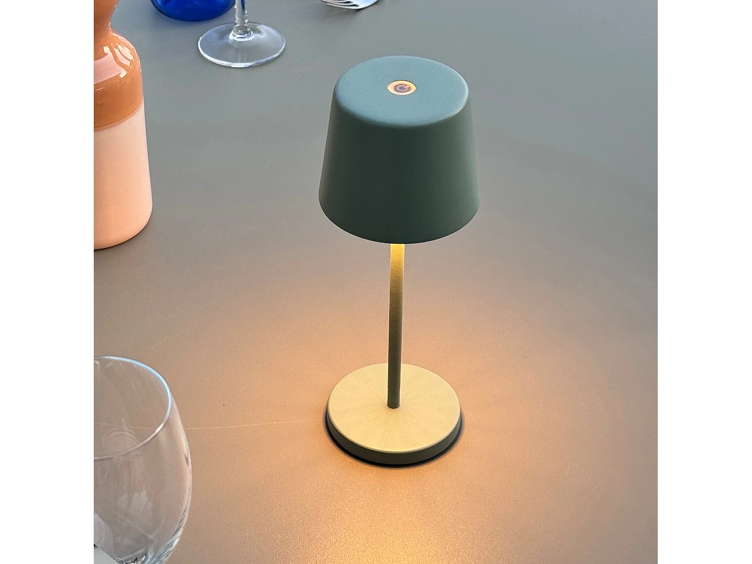 Mini lampe de table KELLY MINI Vert olive Aluminium H22cm