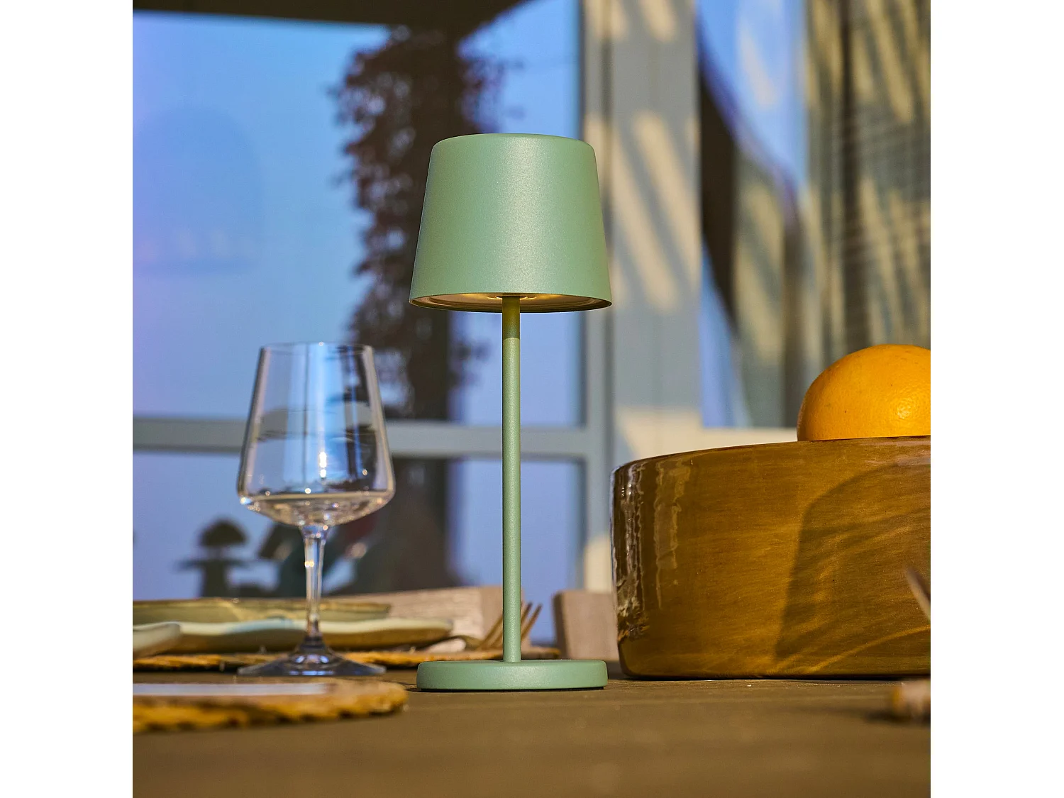 Mini lampe de table KELLY MINI Vert olive Aluminium H22cm