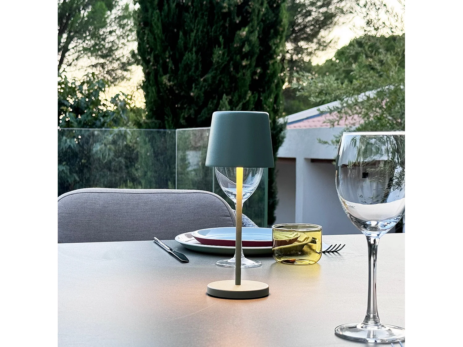Mini lampe de table KELLY MINI Vert olive Aluminium H22cm