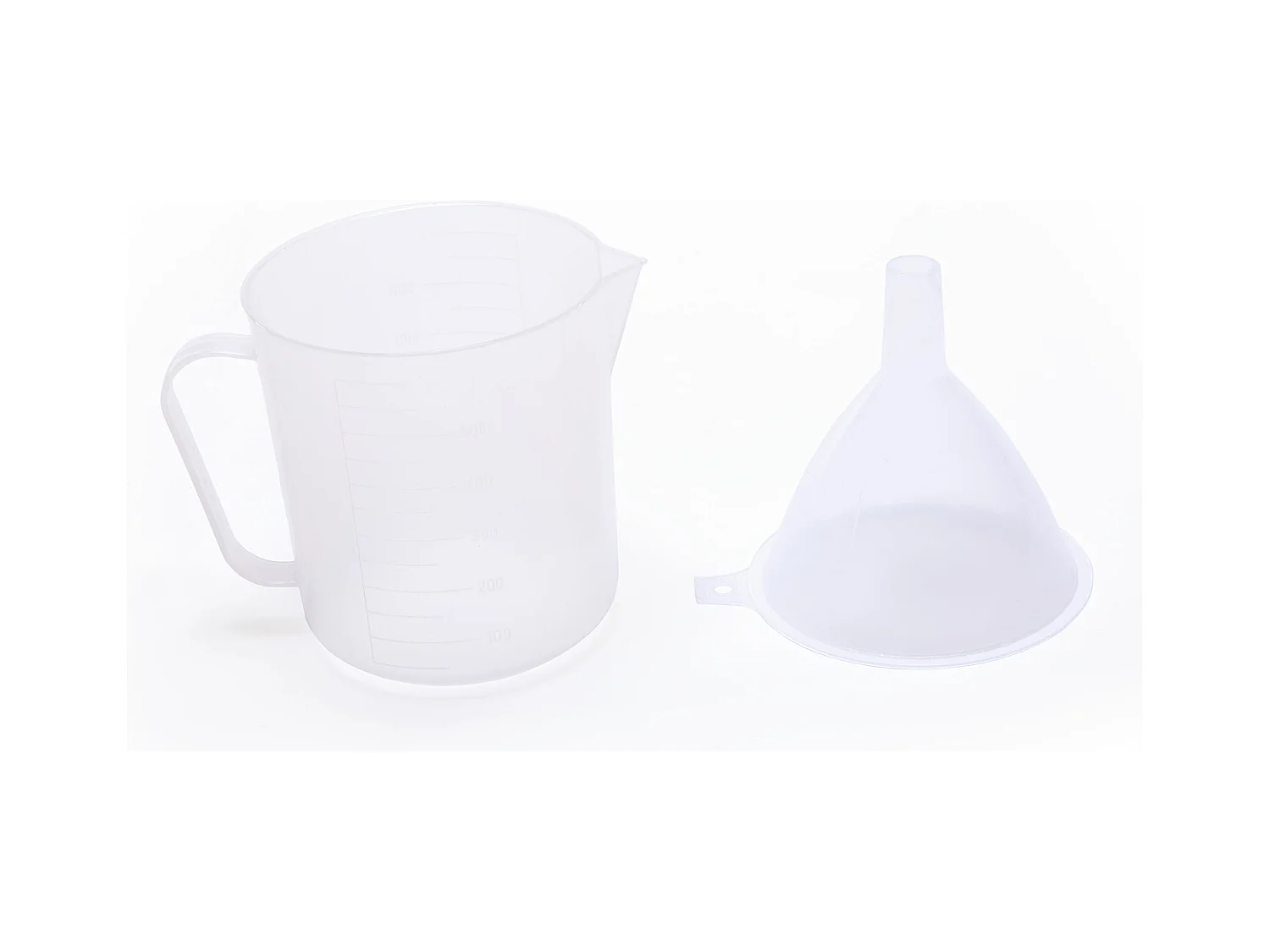 Set de jarra con embudo de medición en blanco
