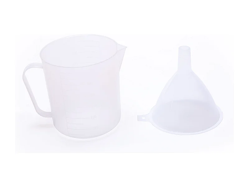 Set de jarra con embudo de medición en blanco