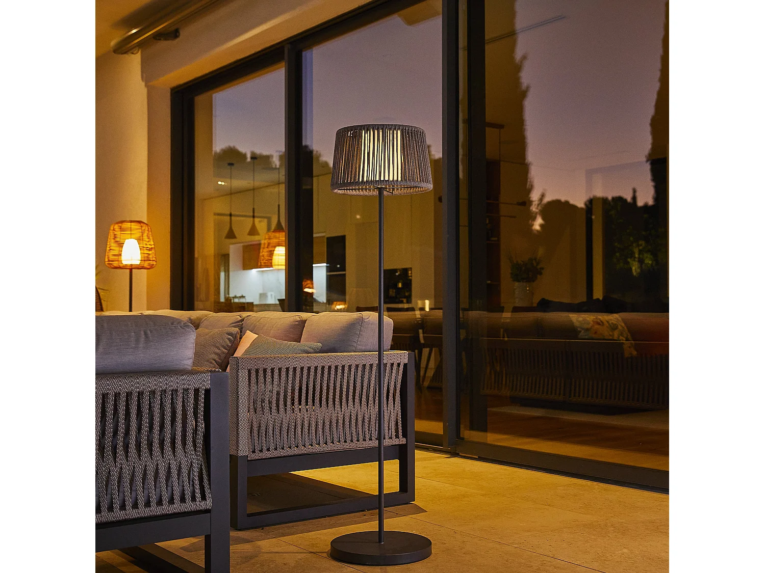 Lampadaire solaire SOLEO Gris Poly rotin H145 cm