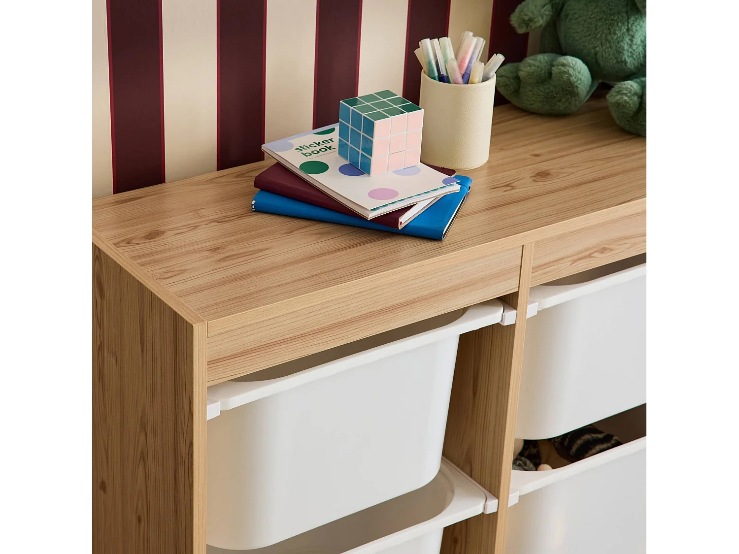 Meuble de rangement enfant. naturel. 6 bacs de rangement en plastique