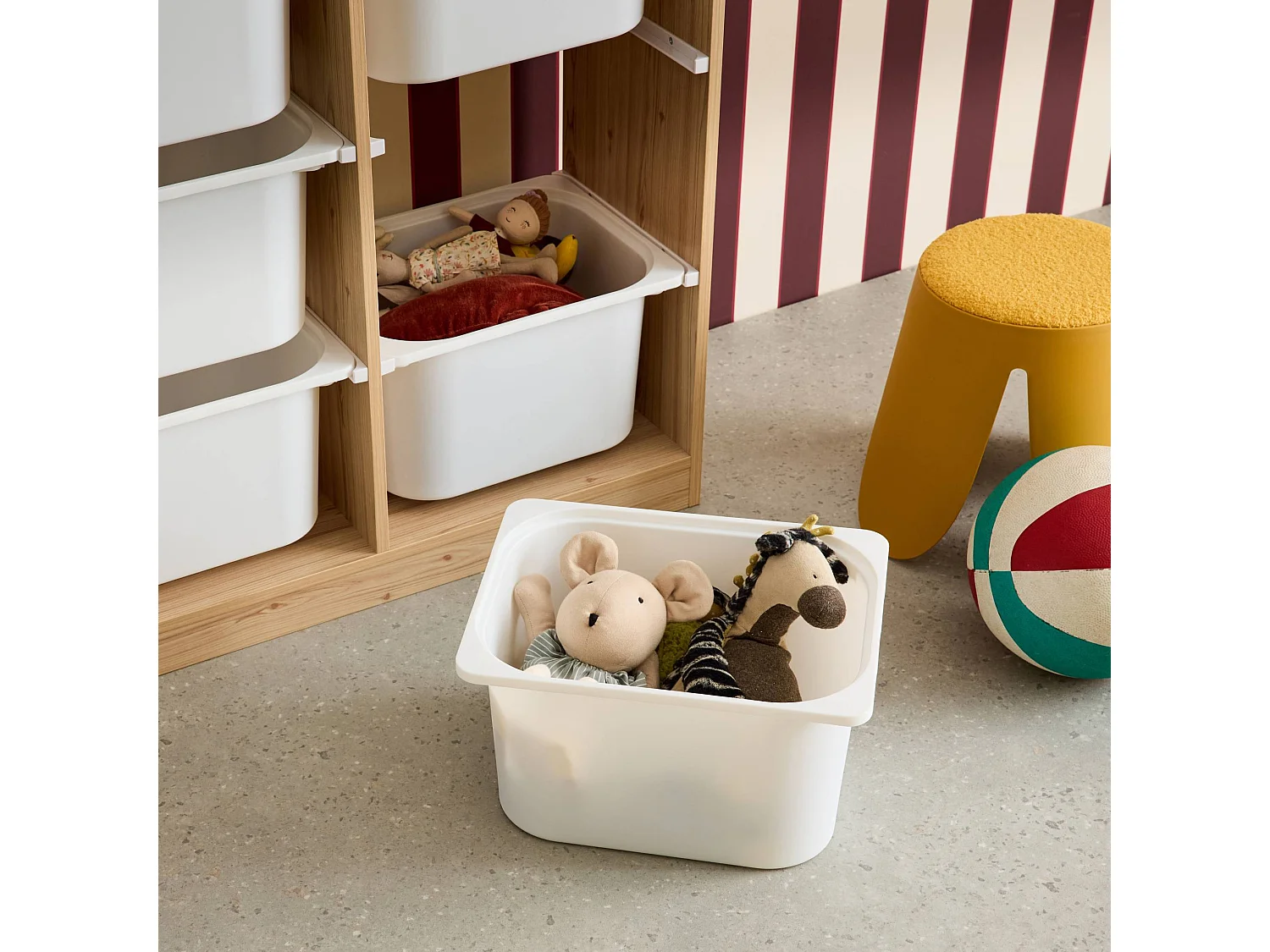Meuble de rangement enfant. naturel. 6 bacs de rangement en plastique