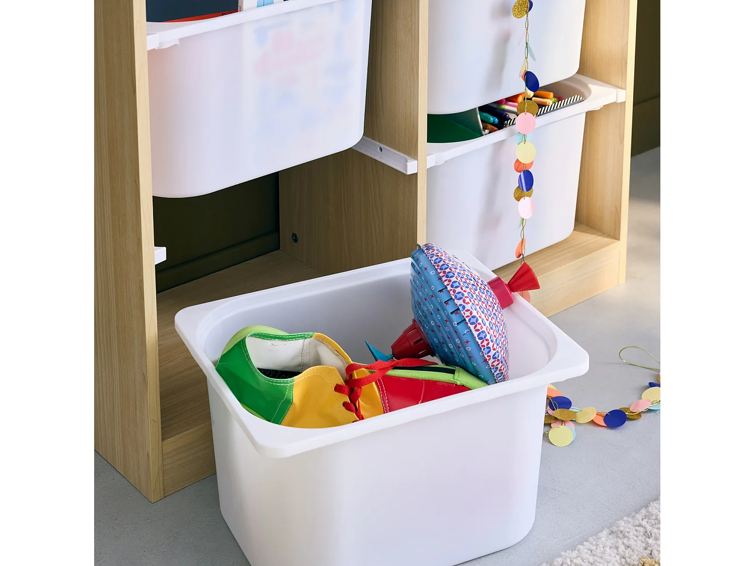 Meuble de rangement enfant. naturel. 6 bacs de rangement en plastique