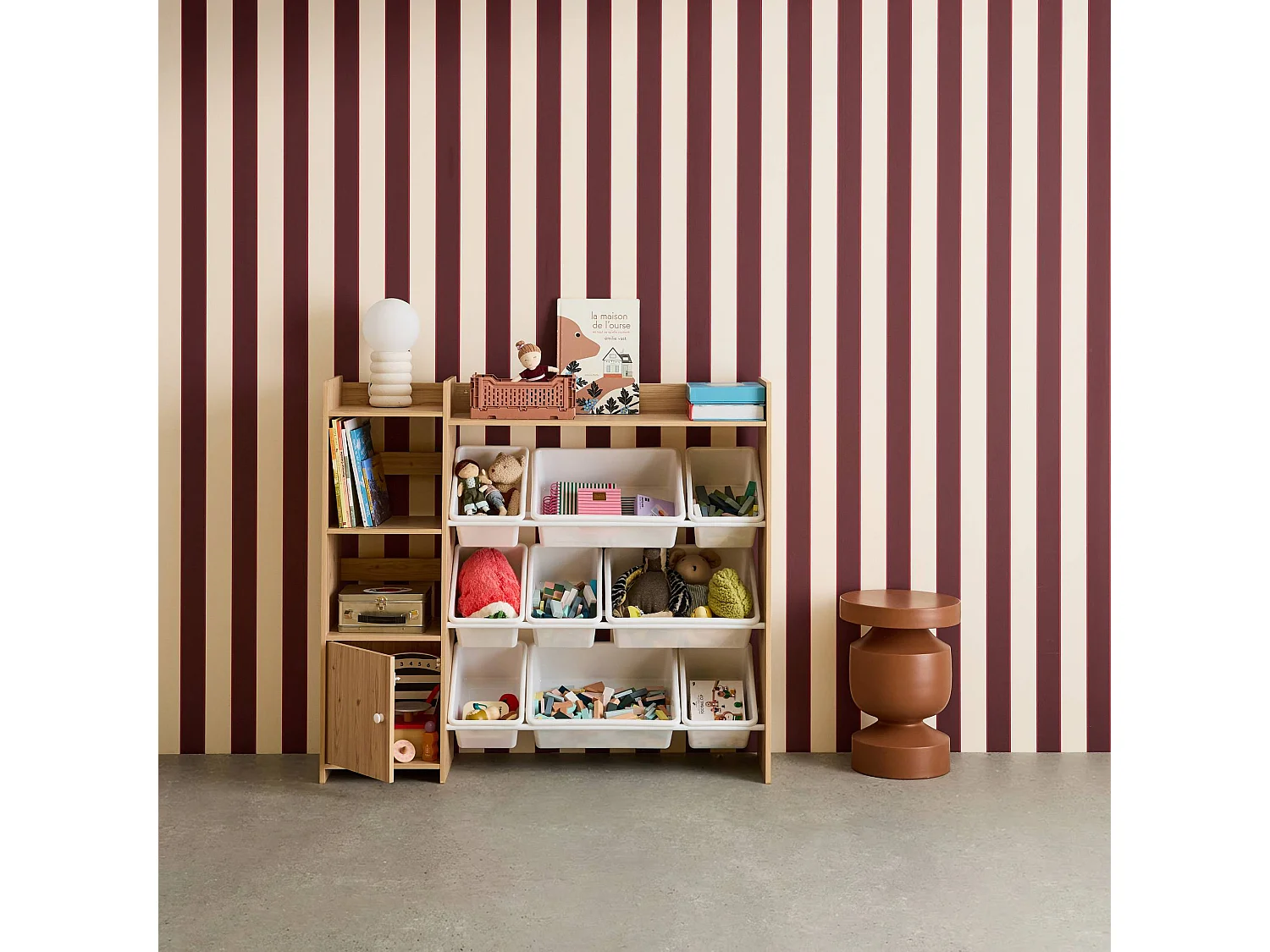 Meuble de rangement enfant. naturel. 9 bacs de rangement. 4 étagères. 1 porte