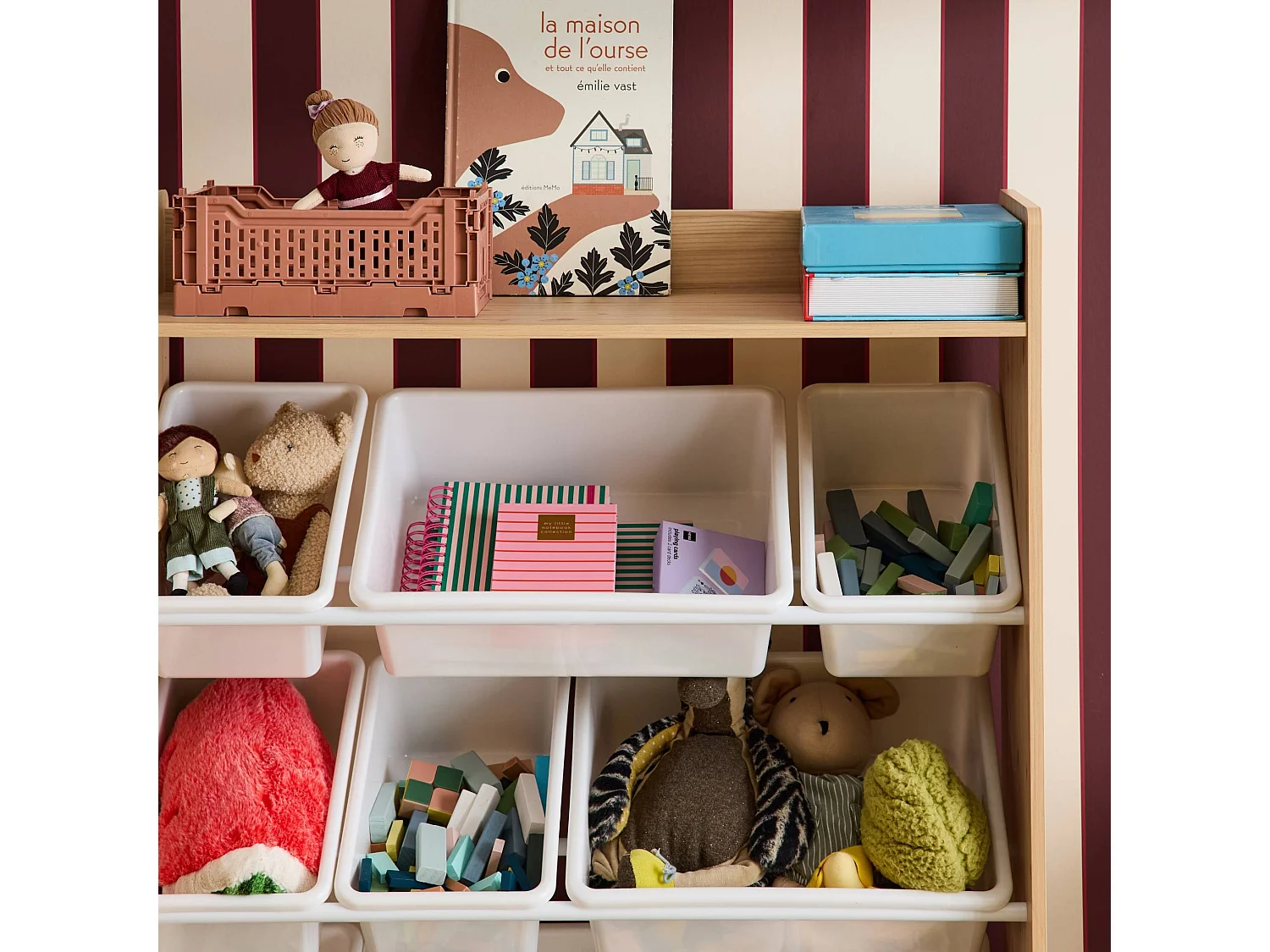 Meuble de rangement enfant. naturel. 9 bacs de rangement. 4 étagères. 1 porte