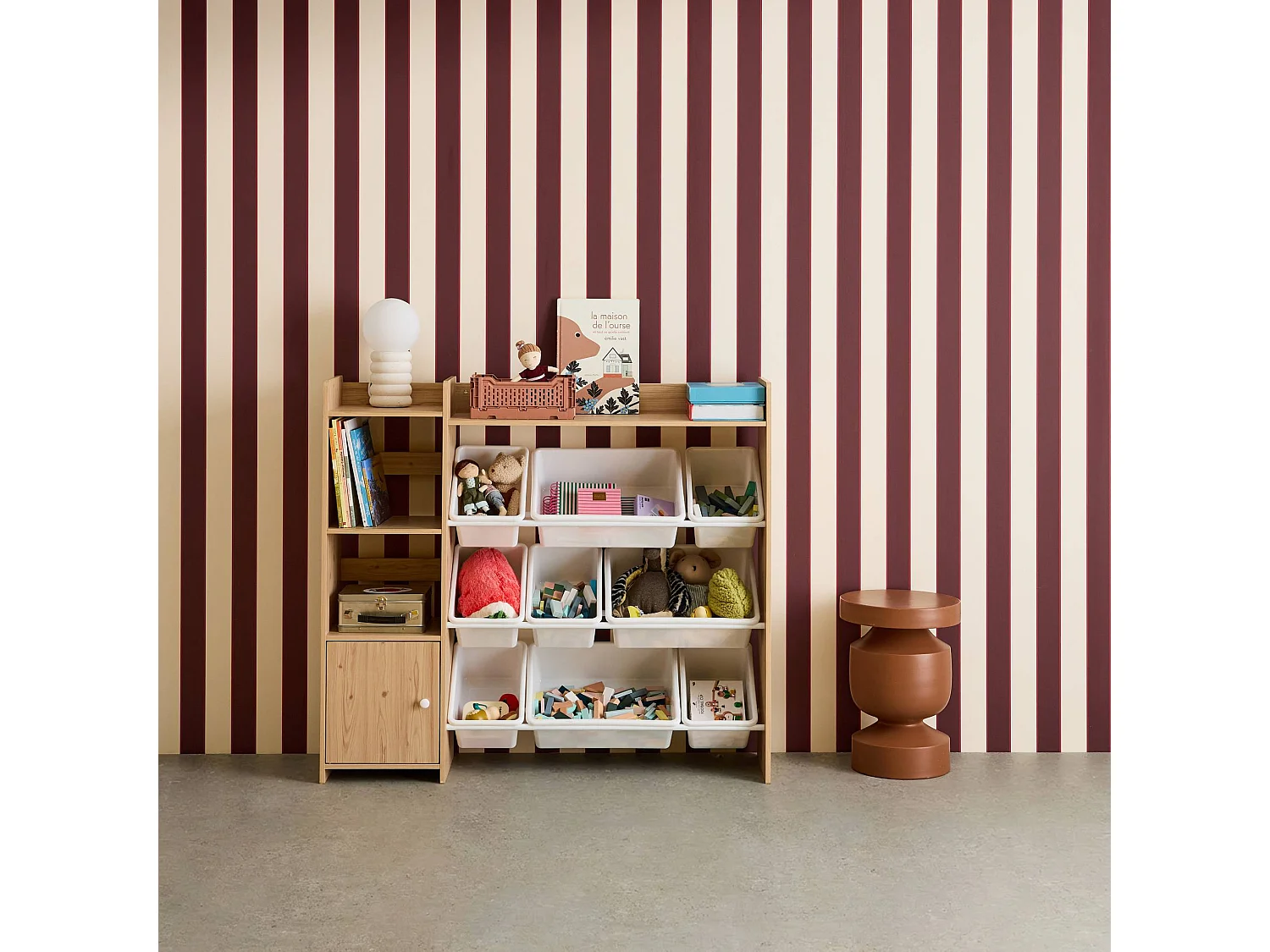 Meuble de rangement enfant. naturel. 9 bacs de rangement. 4 étagères. 1 porte