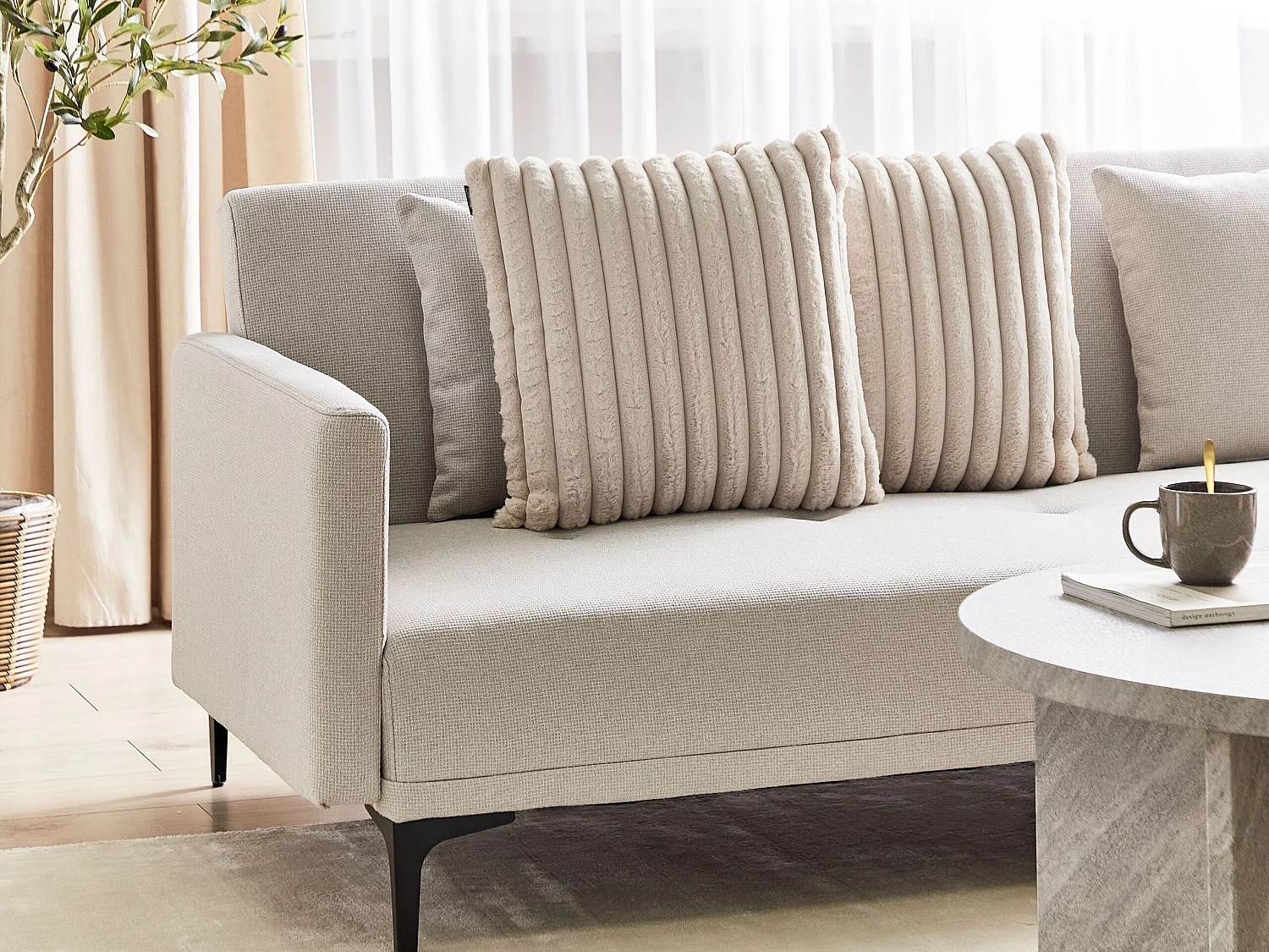 Lot de 2 coussins décoratifs RAKYA Fourrure synthétique 45 x 45 cm Beige À rayure