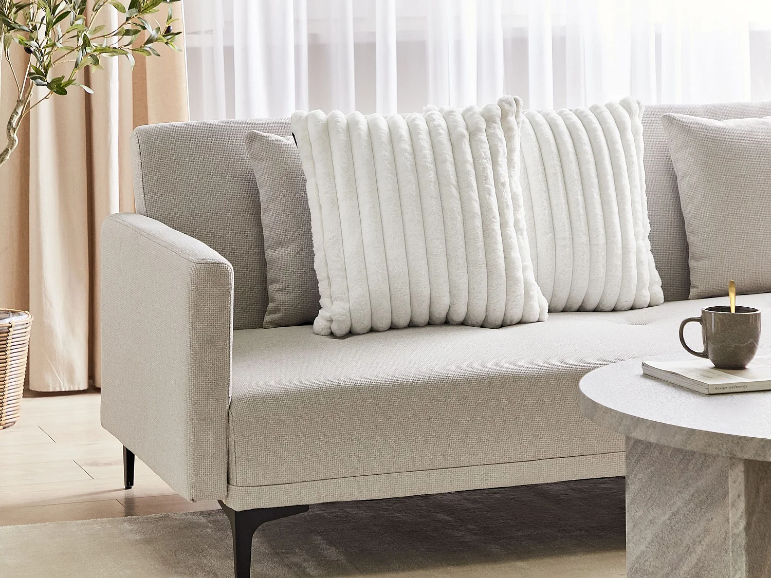 Lot de 2 coussins décoratifs RAKYA Fourrure synthétique 45 x 45 cm Blanc À rayure