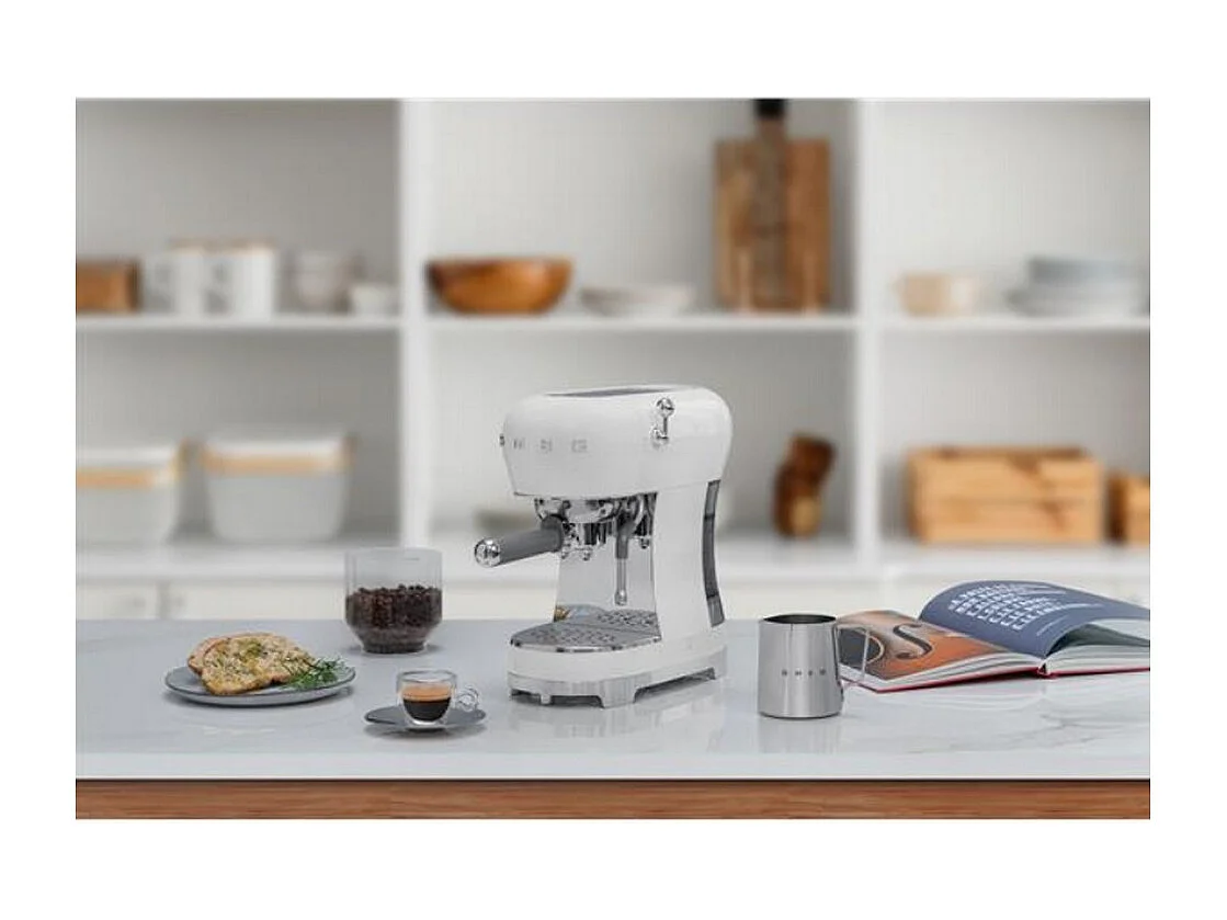 Smeg Machine à expresso 15 bars blanc - ECF02WHEU