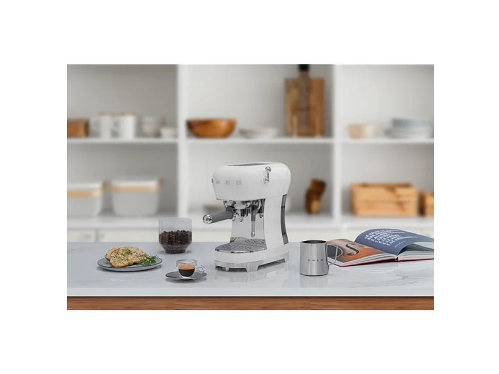 Smeg Machine à expresso 15 bars blanc - ECF02WHEU